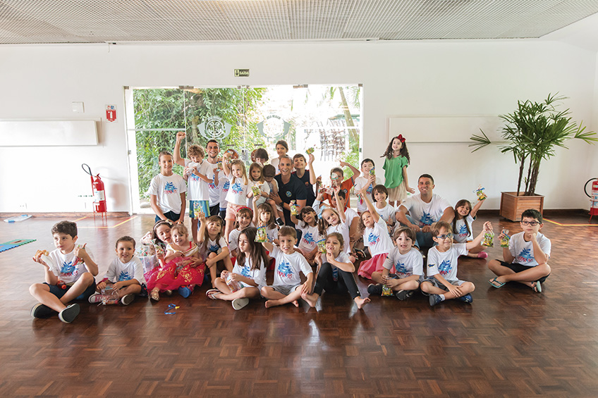 EDN forma Turma 93 de natação infantil