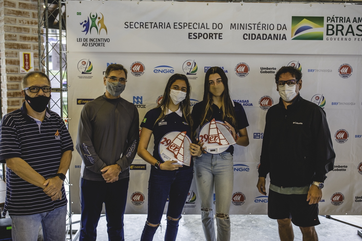 Gabriela Vassel e Larissa Oliveira levam o título feminino do 1º Sul-Brasileiro da classe 29er