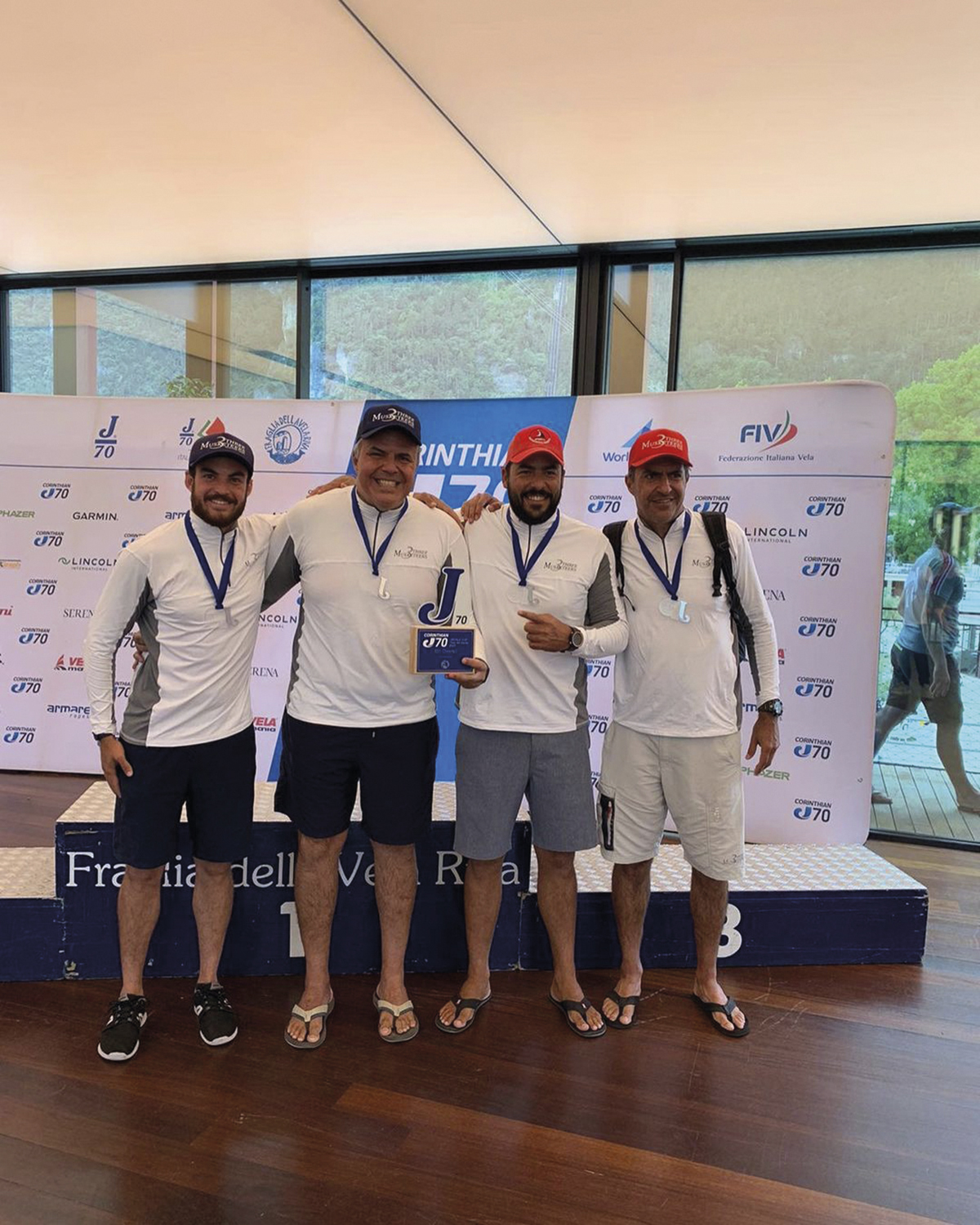 Three Musketeers no TOP 5 Mundial de J70