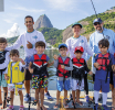 Pesca no flutuante diverte crianças e adultos