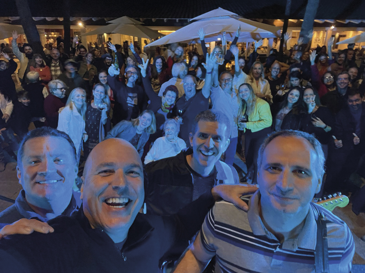 Música nos Coqueiros: os clássicos do Rock com Rex’s Band 
