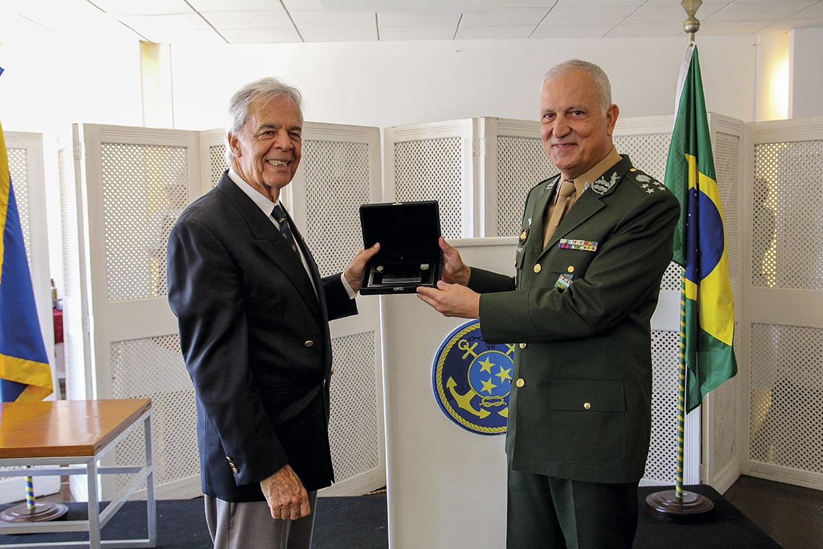 ICRJ homenageia Exército Brasileiro