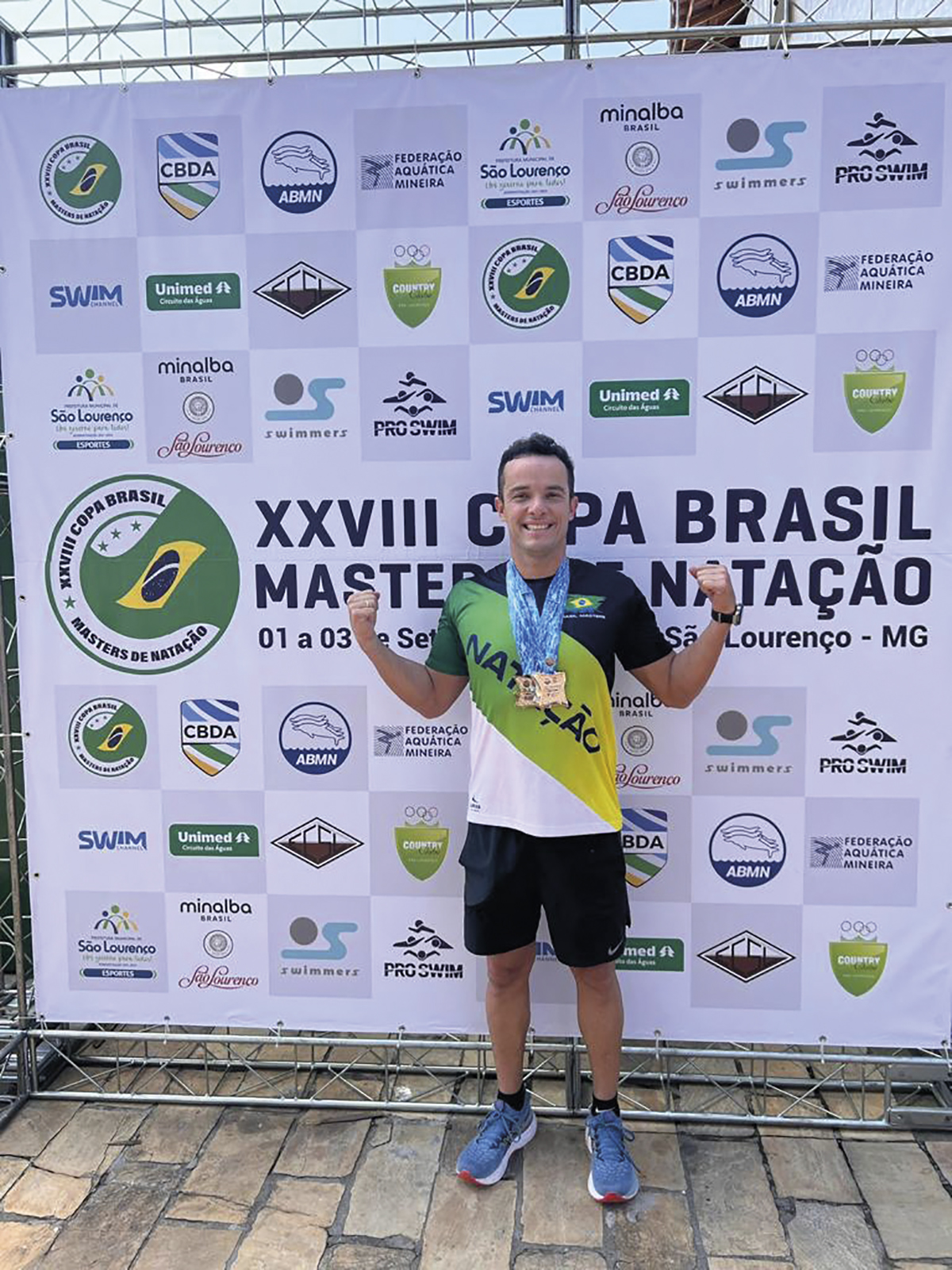 Leonardo Schneider conquista 4 medalhas na Copa Brasil Master de Natação