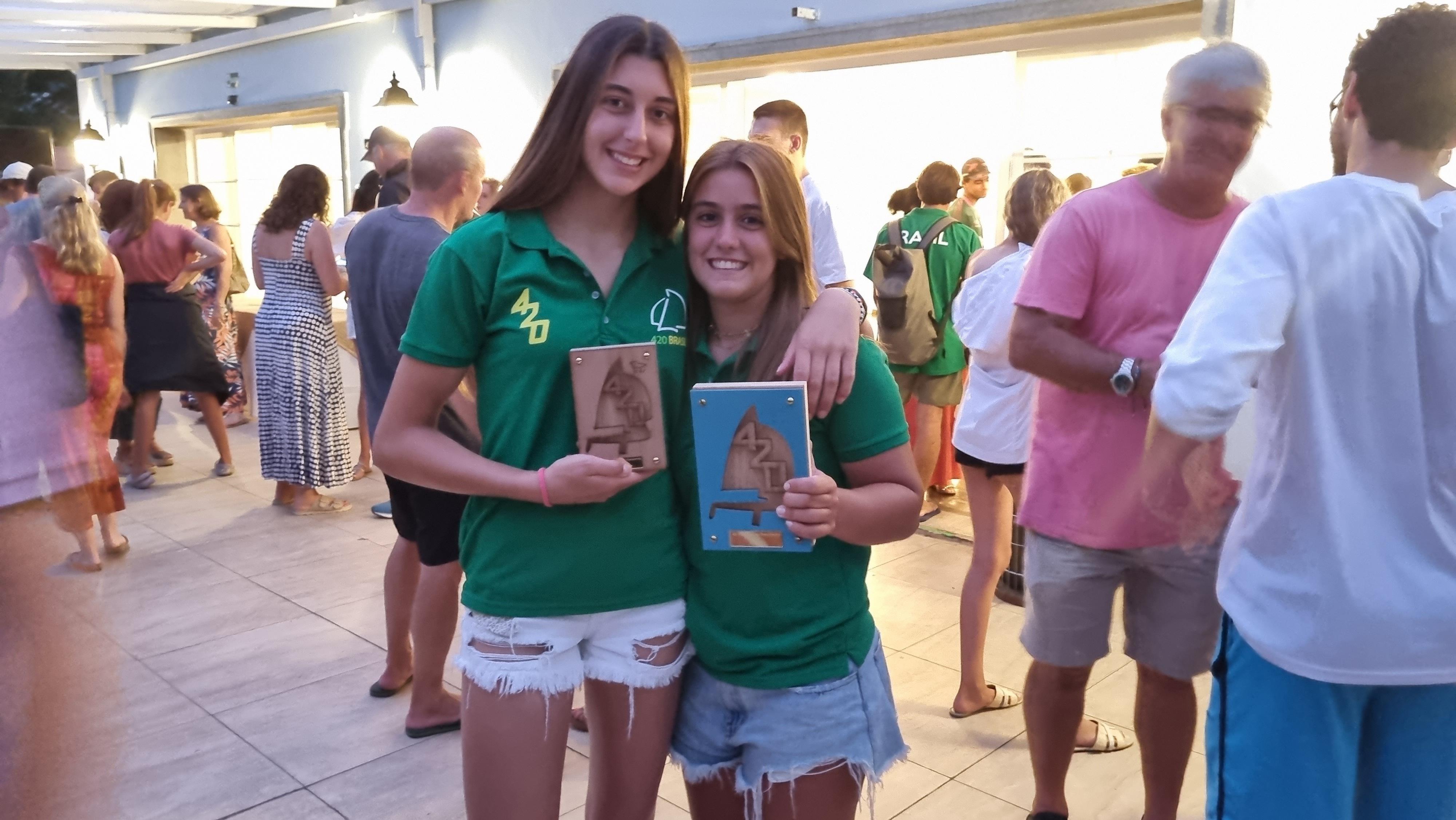 Joana Gonçalves e Gabriela Vassel são campeãs Sul-Americanas de 420 “em casa”