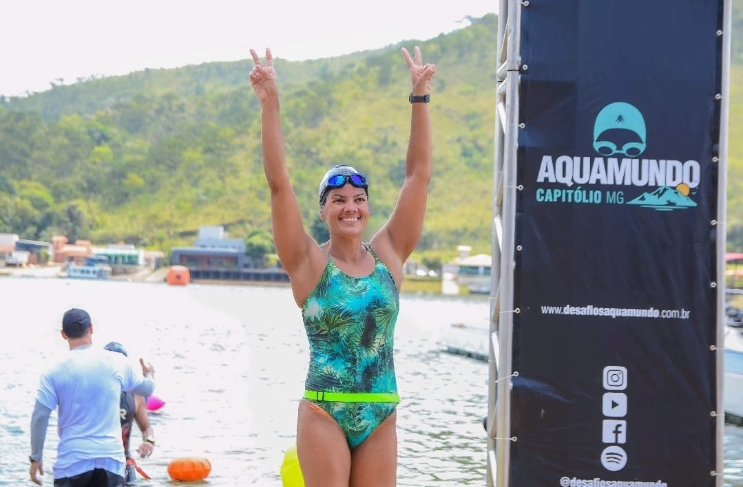 Larissa Magro, nadadora do GMNI, completa maratona aquática de 10km