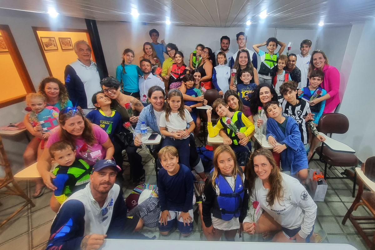 Visita especial na EDN: mães participam das aulas de Optimist e recebem homenagem