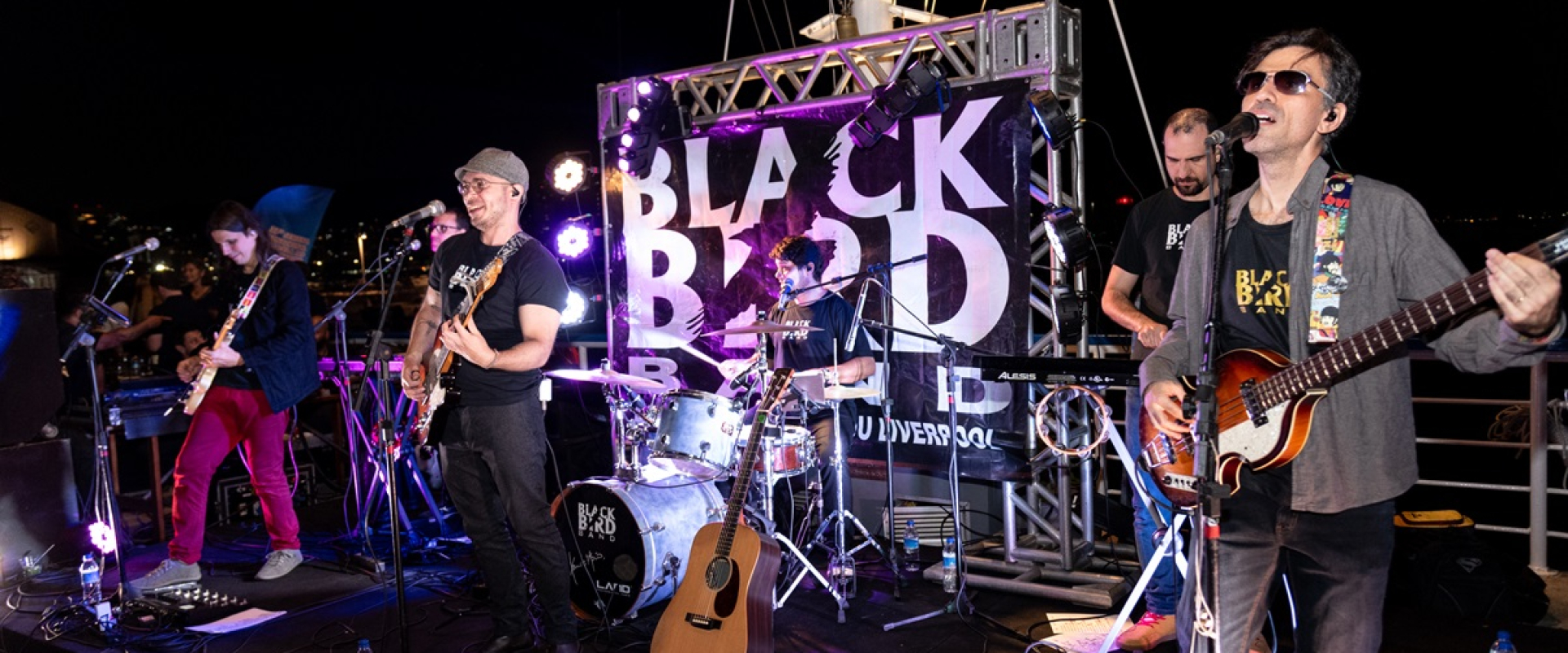 Banda Black Bird anima Cais da Bandeira com sucessos dos Beatles
