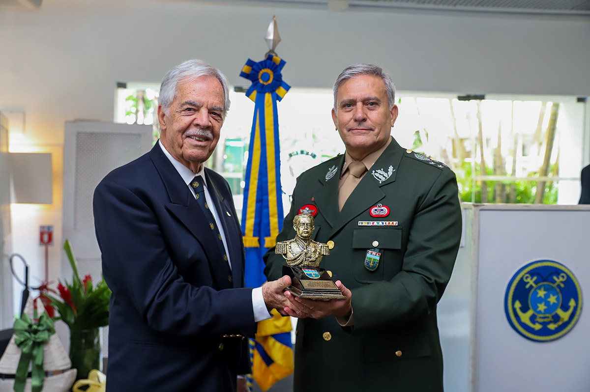 ICRJ homenageia o Exército Brasileiro em tradicional almoço pelo Dia do Soldado