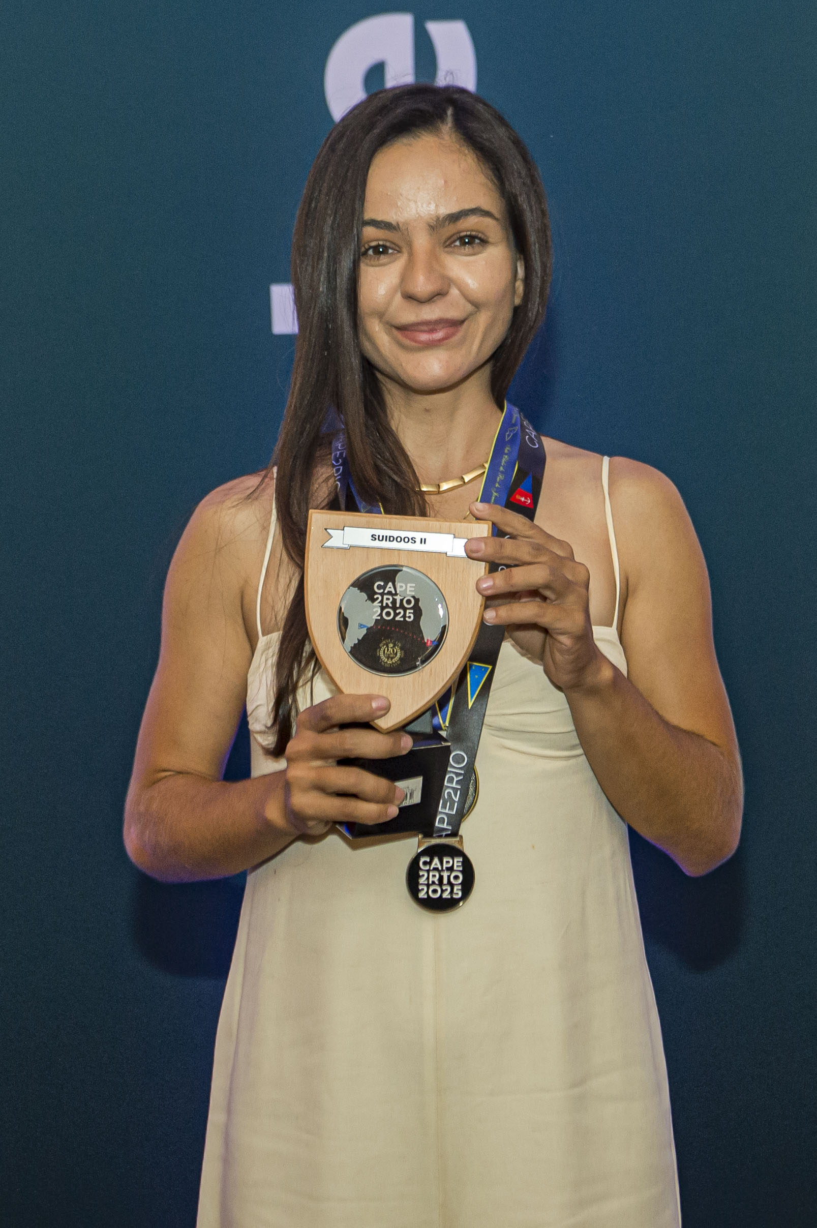 Theodora Prado se torna a 1ª mulher a concluir a Cape2Rio sozinha