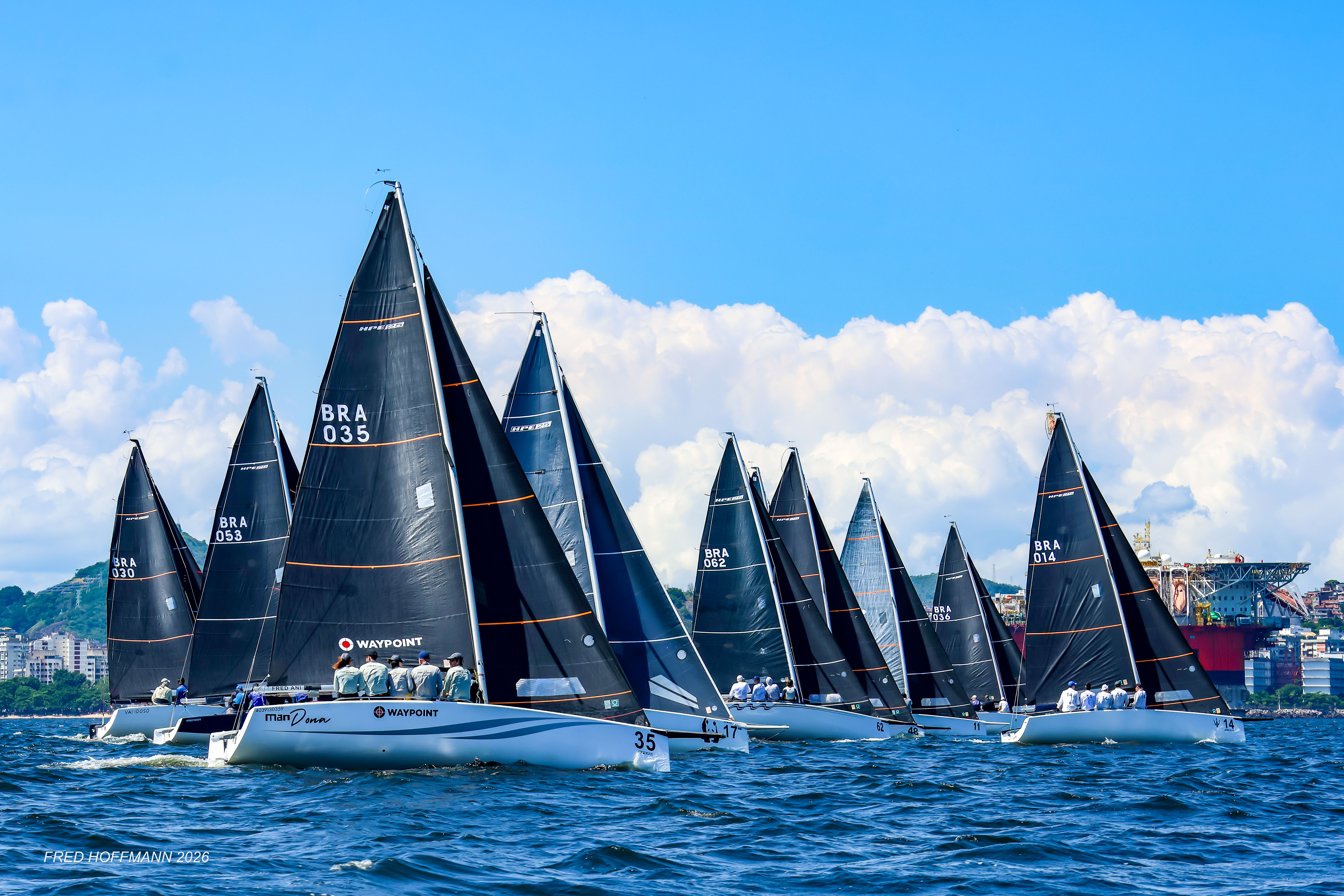 Copa Aniversário movimenta a Baía de Guanabara com mais de 160 barcos