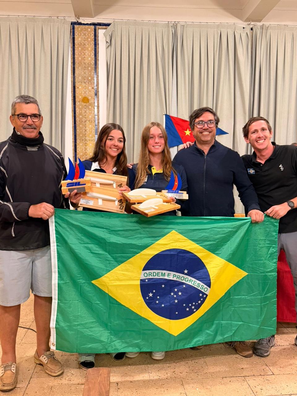 Joana Freitas e Antônia Gick vencem Sul-Americano da classe 420