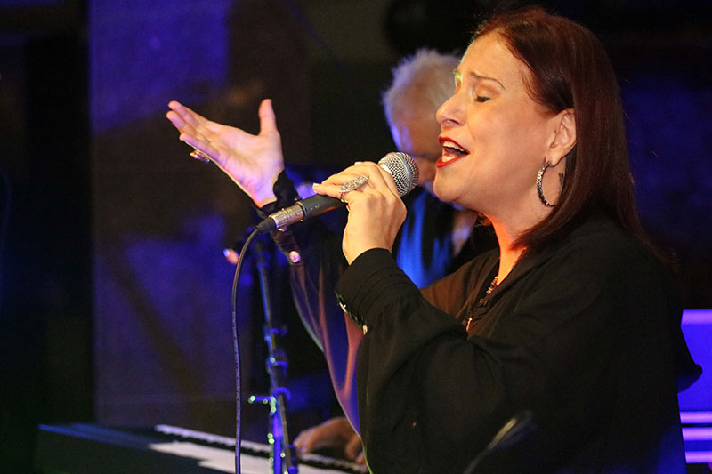 Ithamara Koorax canta Elizeth Cardoso